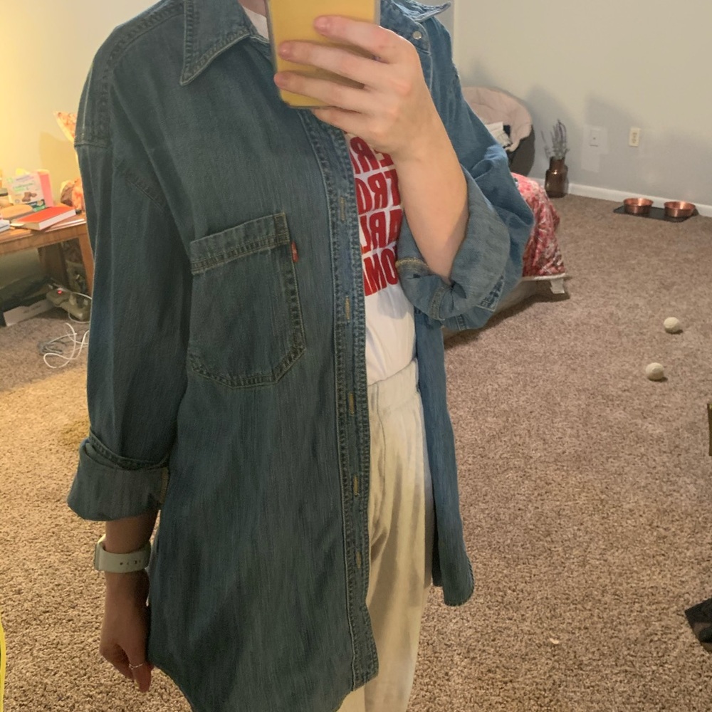 Levi’s oversized button up